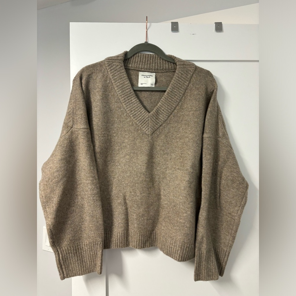 Brand new with tags Abercrombie & Fitch Beige Sweater